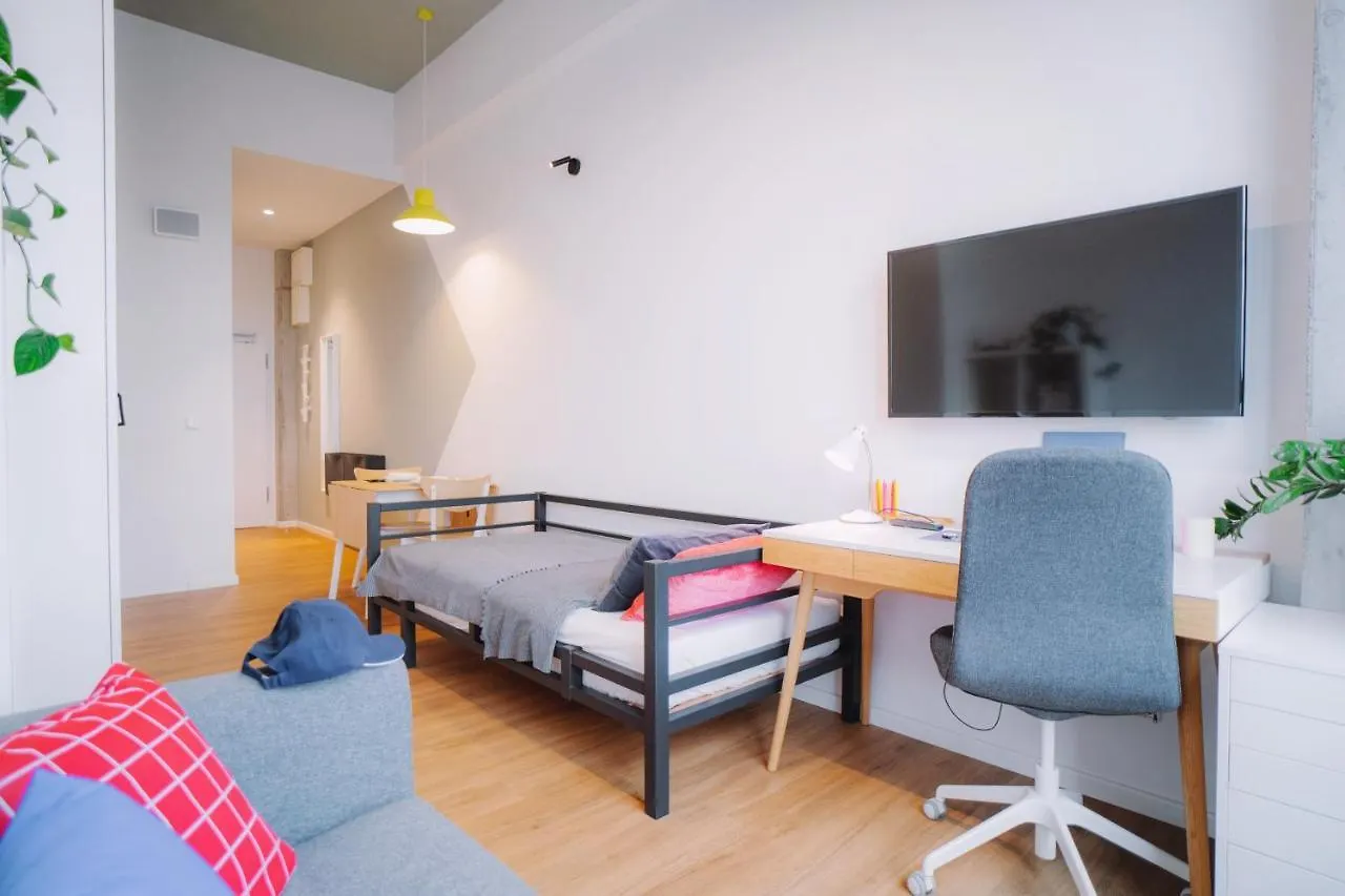 Studios And Shared Rooms At Livinnx Краков