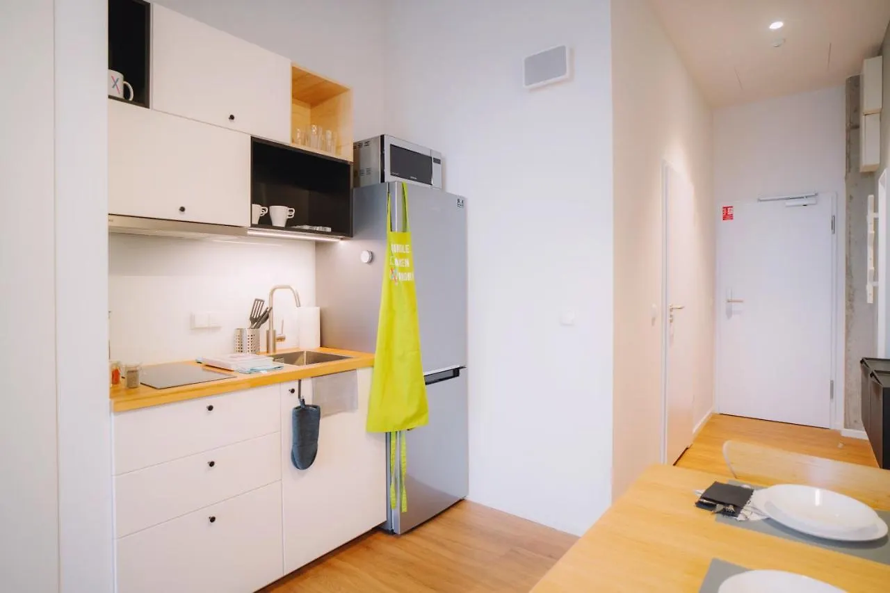 Studios And Shared Rooms At Livinnx Краков