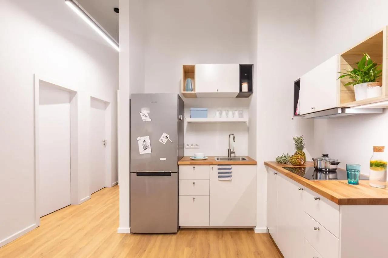 Studios And Shared Rooms At Livinnx Краков Апартаменты