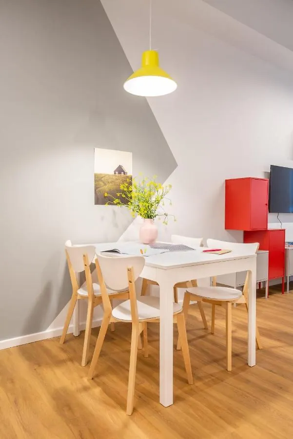 Studios And Shared Rooms At Livinnx Краков Апартаменты