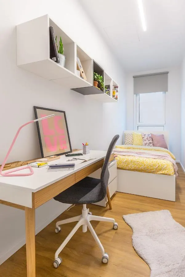 Studios And Shared Rooms At Livinnx Краков