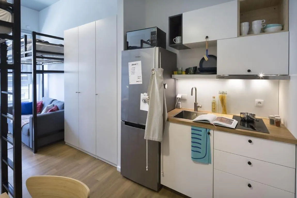 Studios And Shared Rooms At Livinnx Краков