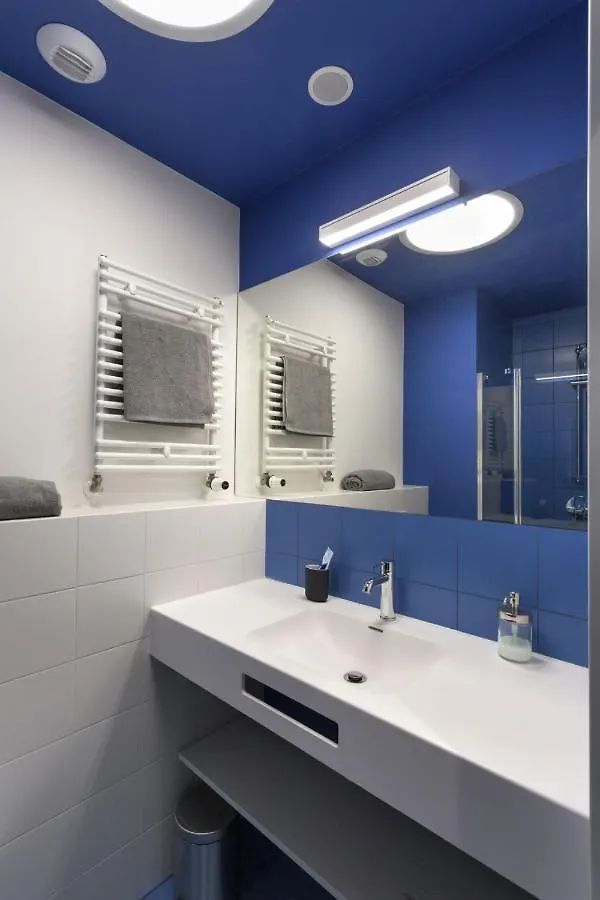 Апартаменты Studios And Shared Rooms At Livinnx Краков