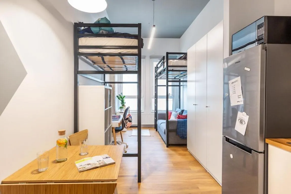Studios And Shared Rooms At Livinnx Краков