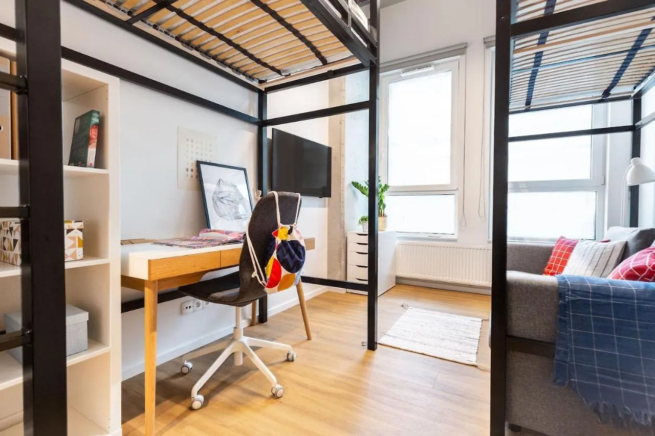 Studios And Shared Rooms At Livinnx Краков