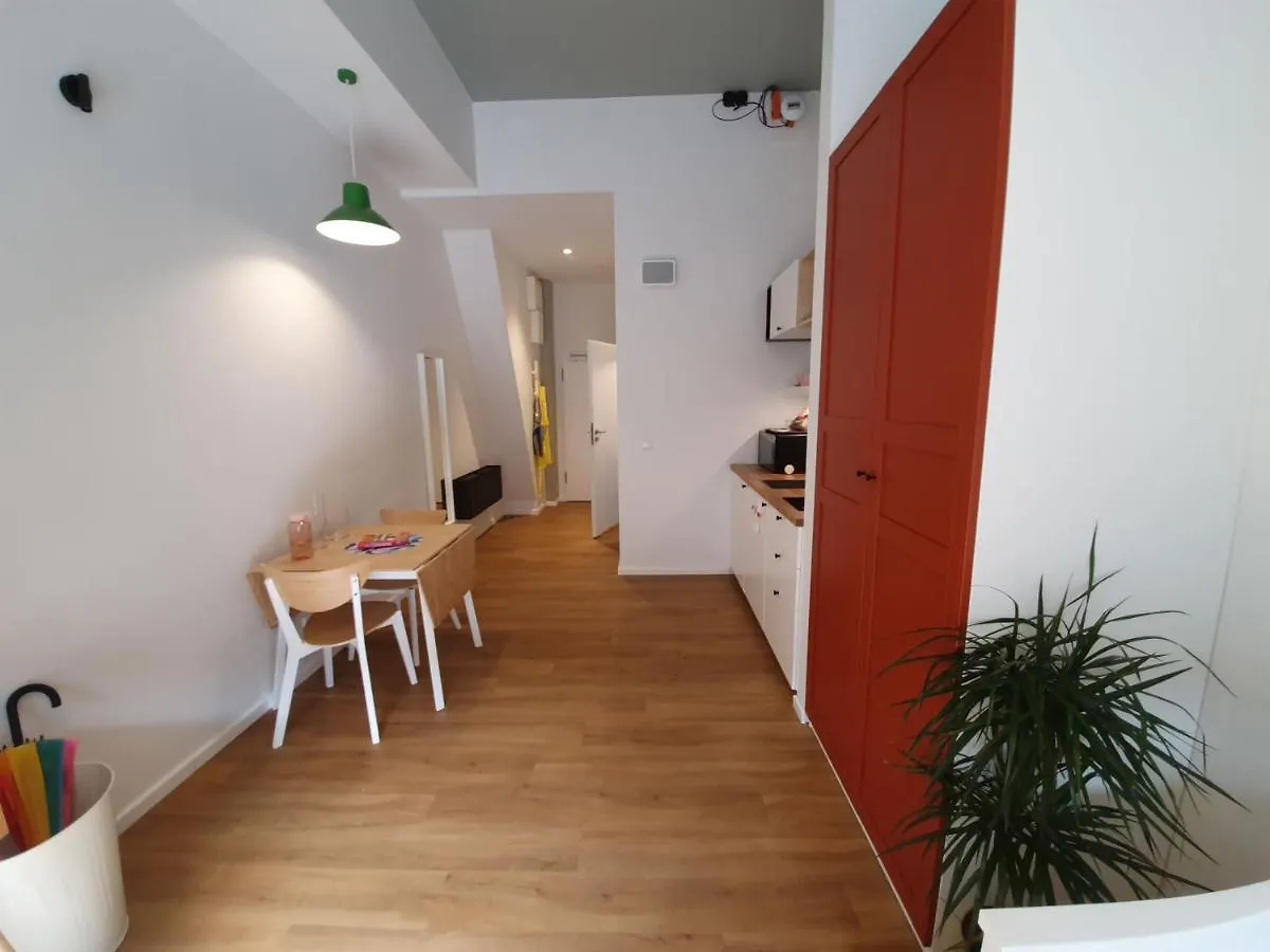 Studios And Shared Rooms At Livinnx Krakow 0*,