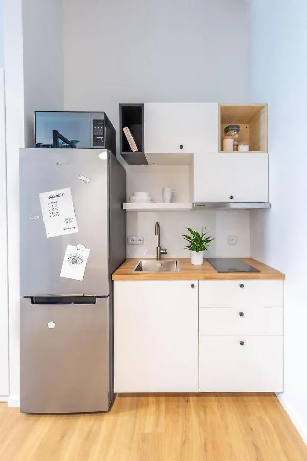 Studios And Shared Rooms At Livinnx Krakow Apartment