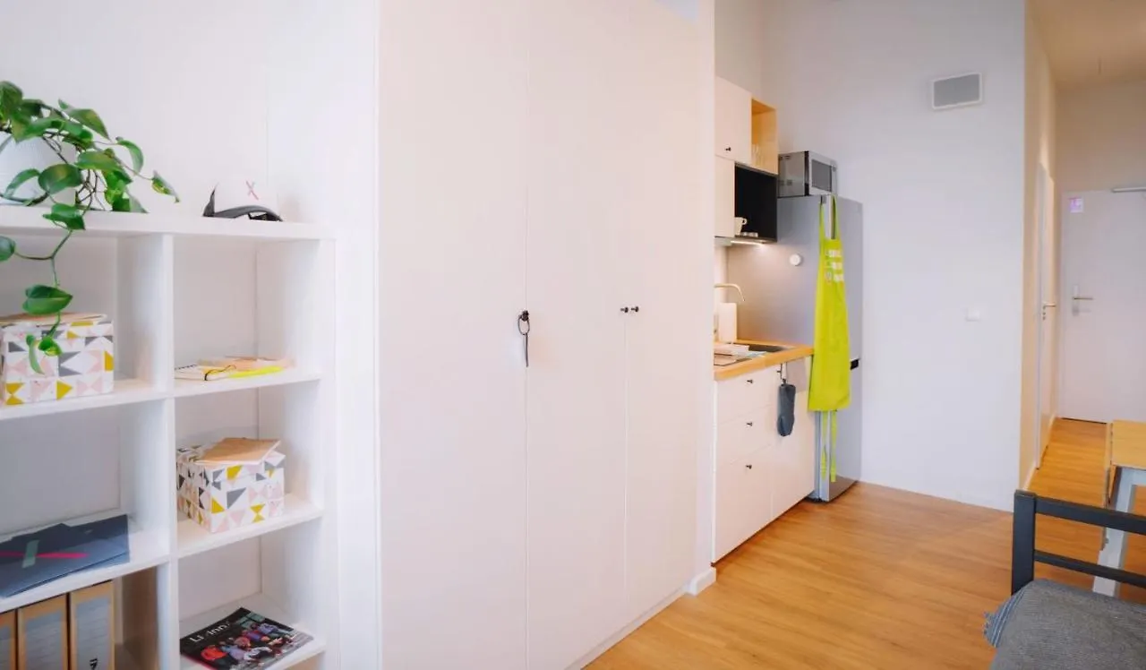 Studios And Shared Rooms At Livinnx Krakow 0*,