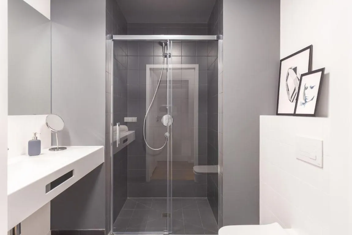 Apartment Studios And Shared Rooms At Livinnx Krakow